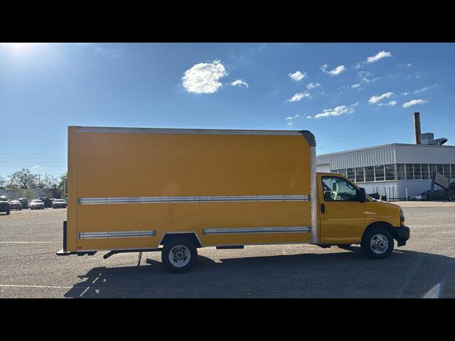 2021 GMC Savana Cutaway Work Van