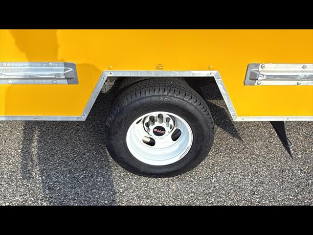 2021 GMC Savana Cutaway Work Van
