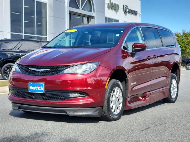 2023 Chrysler Voyager LX