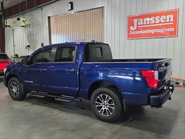 2023 Nissan TITAN Crew Cab SV 4x4