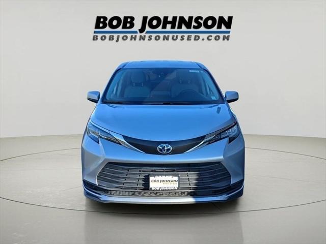 2021 Toyota Sienna LE