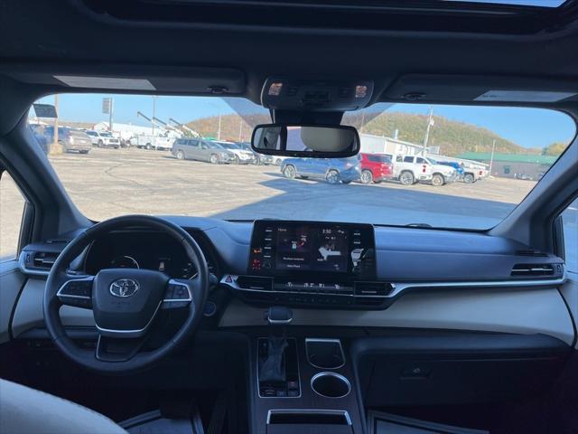 2022 Toyota Sienna XLE 2022 Toyota Sienna XLE