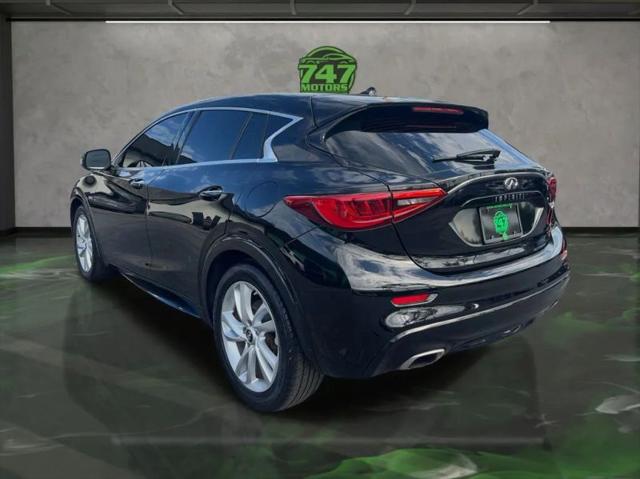2017 INFINITI QX30 Luxury