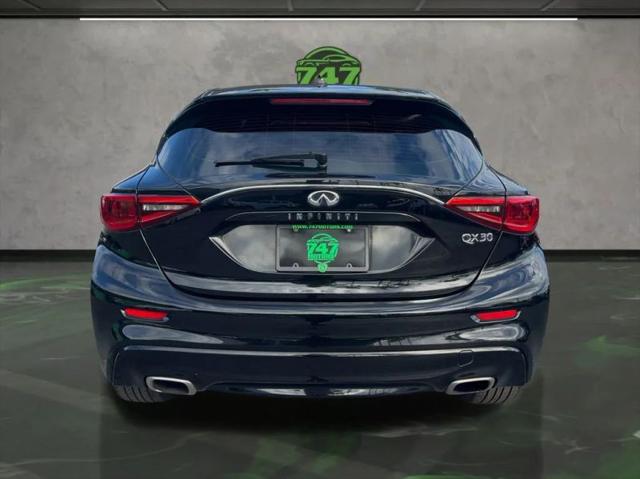 2017 INFINITI QX30 Luxury