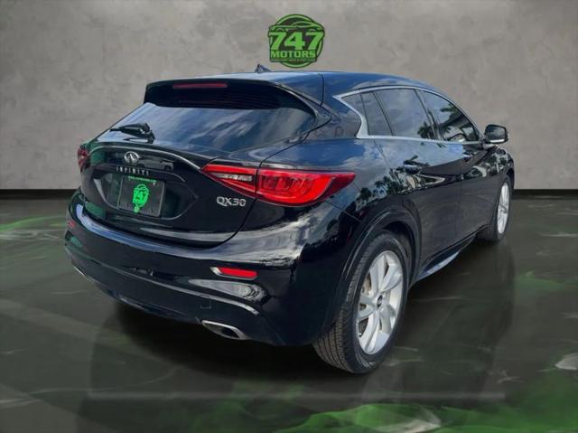2017 INFINITI QX30 Luxury