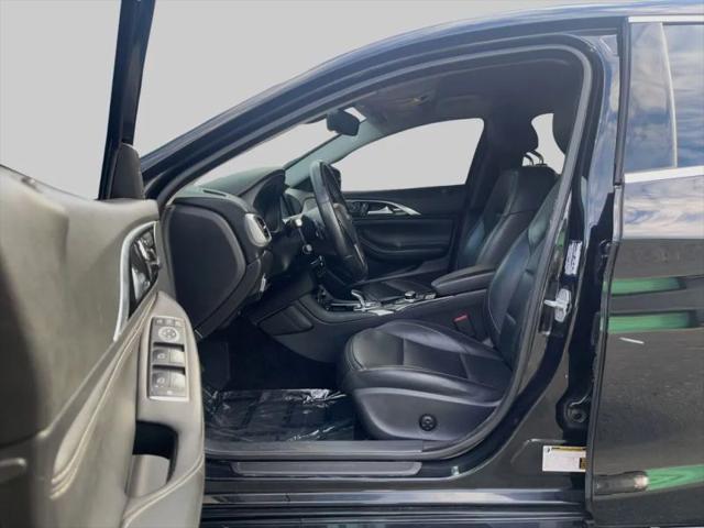 2017 INFINITI QX30 Luxury