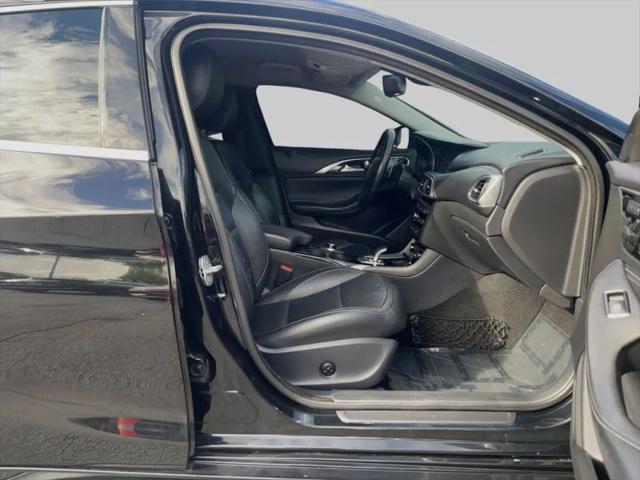 2017 INFINITI QX30 Luxury