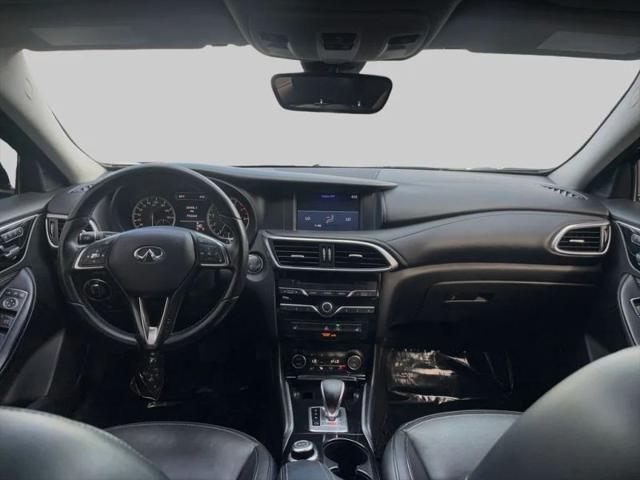 2017 INFINITI QX30 Luxury