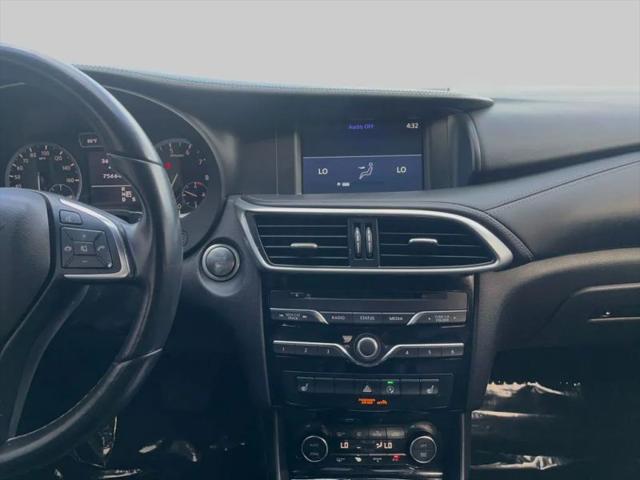 2017 INFINITI QX30 Luxury