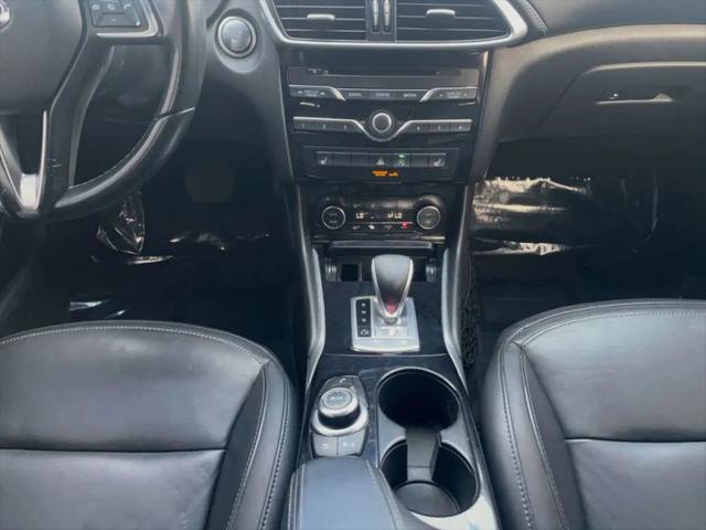 2017 INFINITI QX30 Luxury