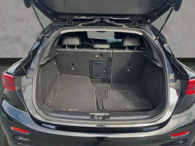2017 INFINITI QX30 Luxury