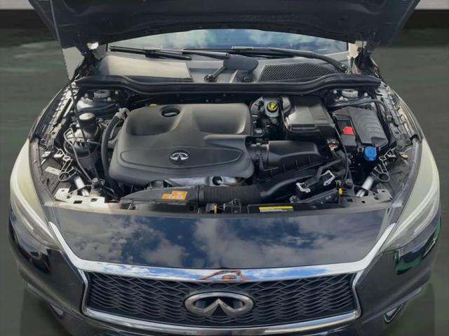 2017 INFINITI QX30 Luxury