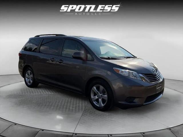 2015 Toyota Sienna LE 7 Passenger