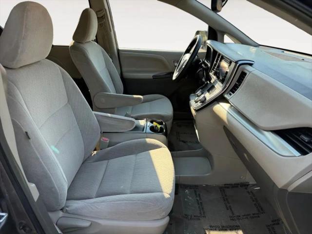 2015 Toyota Sienna LE 7 Passenger