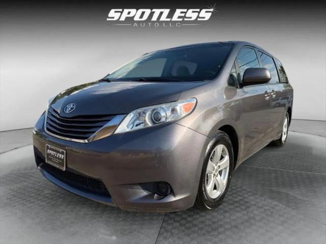 2015 Toyota Sienna LE 7 Passenger