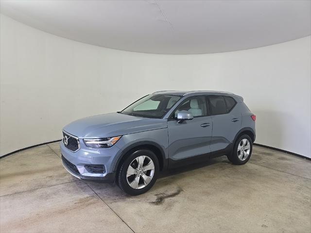 2020 Volvo XC40 T4 Momentum