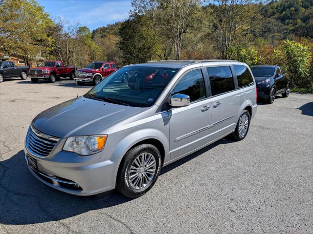 2014 Chrysler Town and Country Touring-L