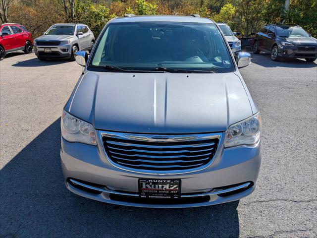 2014 Chrysler Town and Country Touring-L