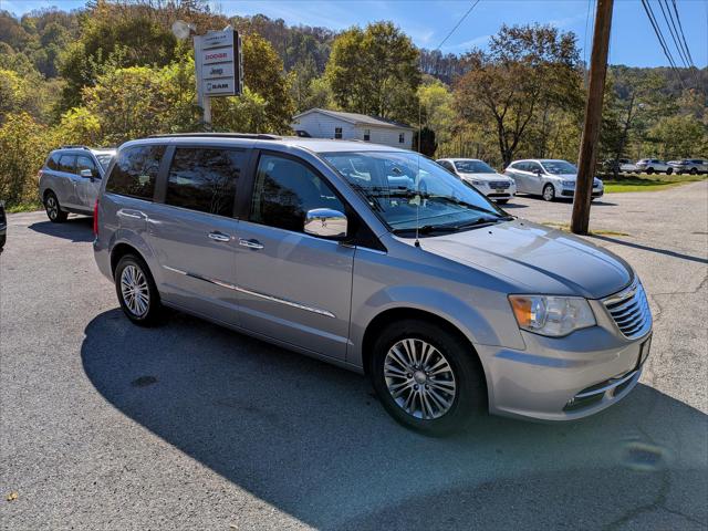 2014 Chrysler Town and Country Touring-L