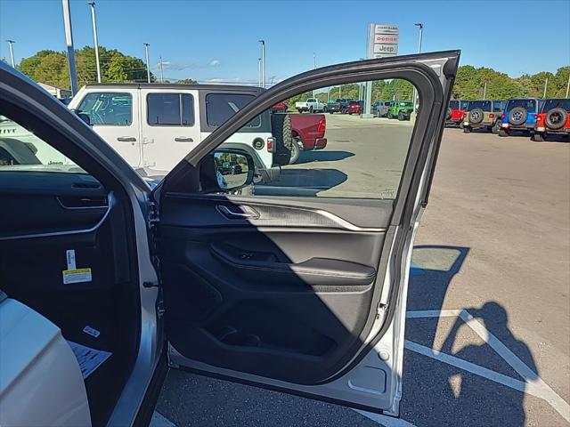 2025 Jeep Grand Cherokee L Altitude X 4x4