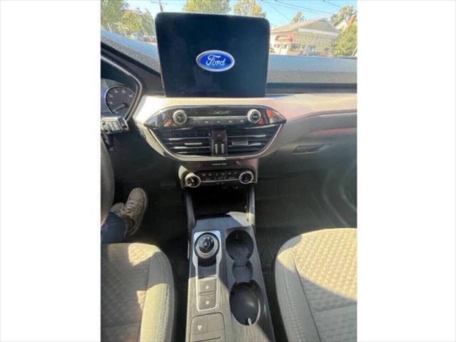 2022 Ford Escape SE Hybrid