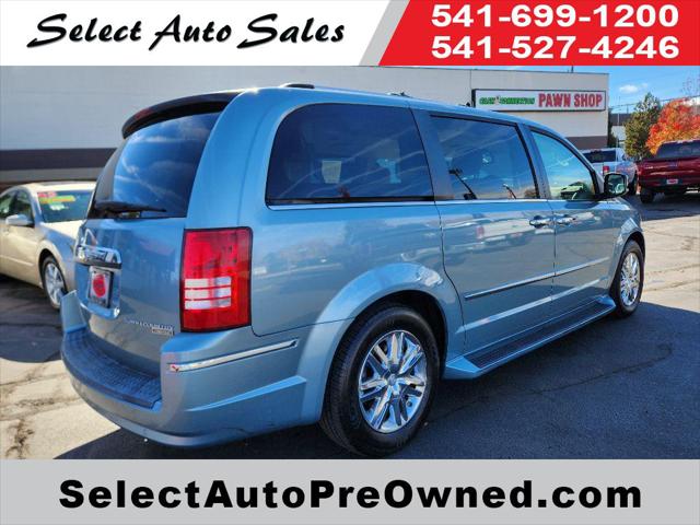 2009 Chrysler Town & Country Limited