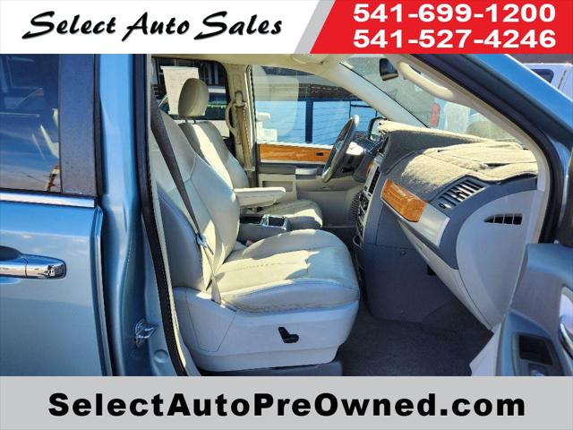 2009 Chrysler Town & Country Limited