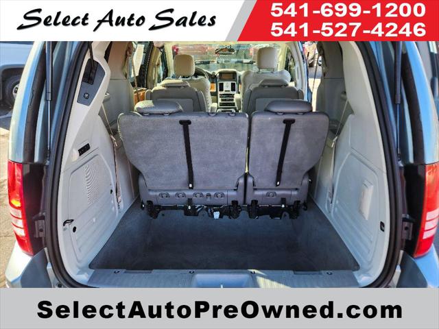 2009 Chrysler Town & Country Limited