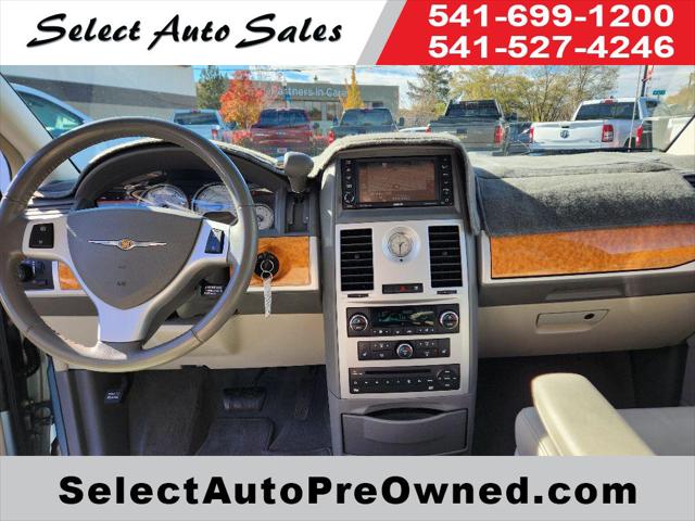 2009 Chrysler Town & Country Limited