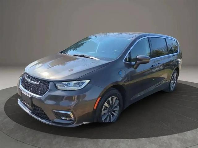 2022 Chrysler Pacifica Hybrid Touring L for sale in Jordan, MN