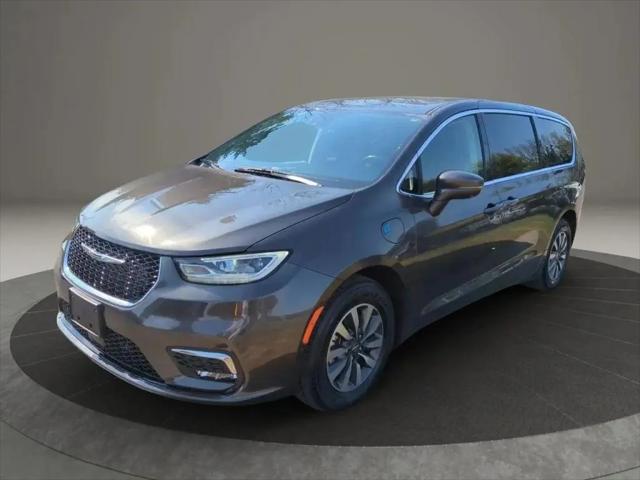 2022 Chrysler Pacifica Hybrid Touring L for sale in Jordan, MN