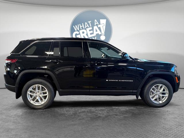 2025 Jeep Grand Cherokee GRAND CHEROKEE LAREDO X 4X4
