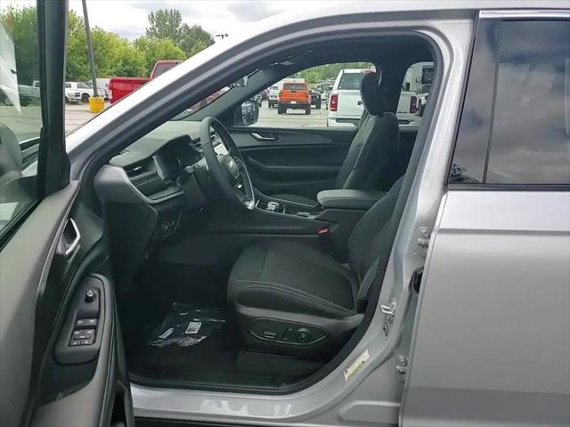 2025 Jeep Grand Cherokee L Laredo X 4x4