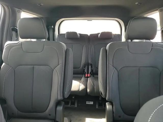 2025 Jeep Grand Cherokee L Laredo X 4x4