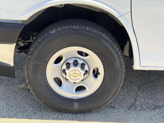 2025 Chevrolet Express Cargo Van RWD 2500 Regular Wheelbase WT