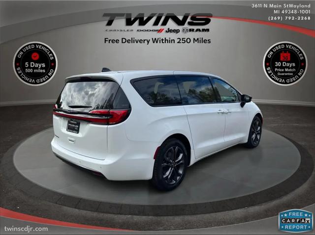2026 Chrysler Pacifica Select