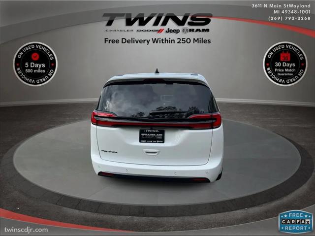 2026 Chrysler Pacifica Select