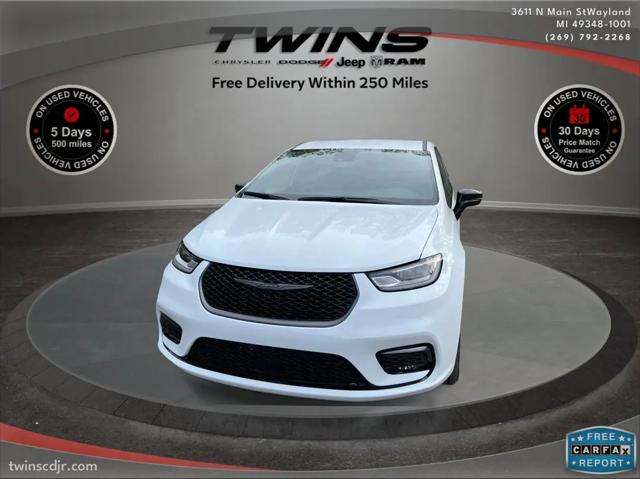 2026 Chrysler Pacifica Select