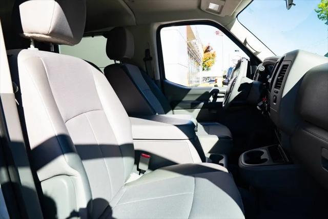 2020 Nissan 3500 SV