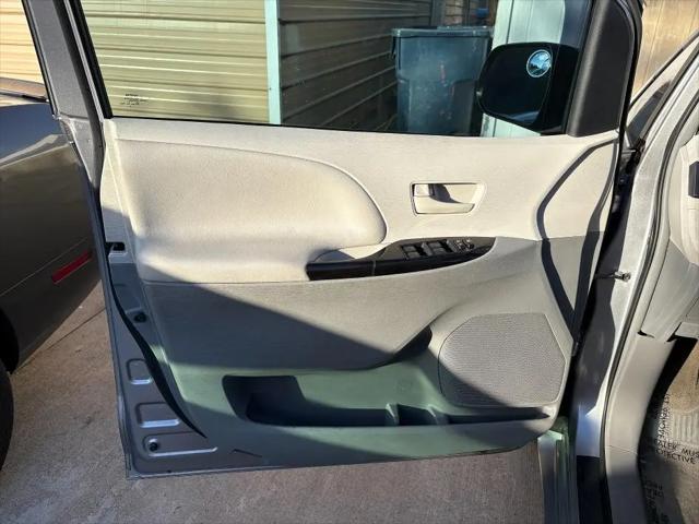 2012 Toyota Sienna Base 7 Passenger