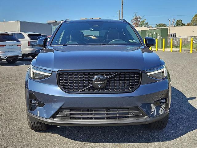 2026 Volvo XC40 Black Edition Ultra, B5 AWD Gas (mild hybrid)