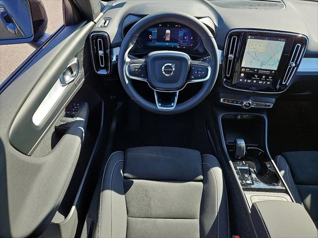 2026 Volvo XC40 Black Edition Ultra, B5 AWD Gas (mild hybrid)