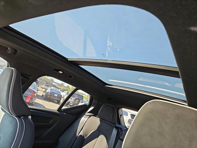 2026 Volvo XC40 Black Edition Ultra, B5 AWD Gas (mild hybrid)
