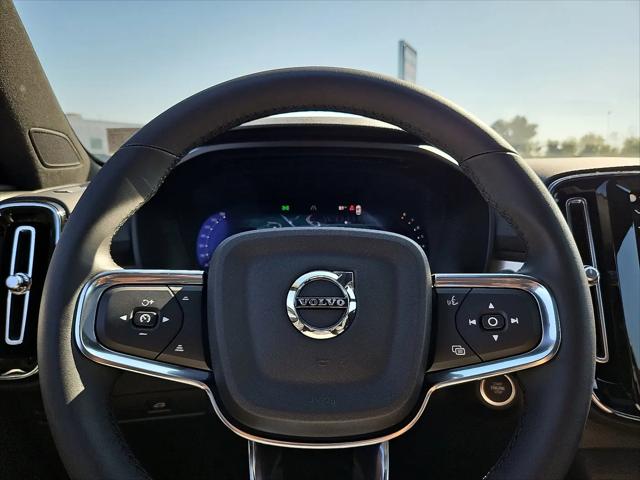 2026 Volvo XC40 Black Edition Ultra, B5 AWD Gas (mild hybrid)