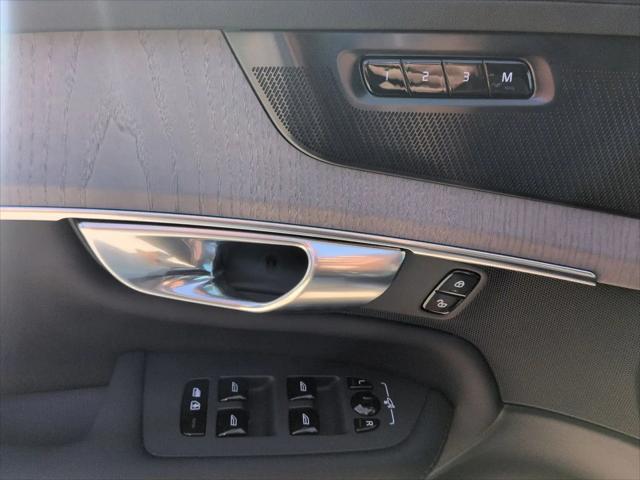 2026 Volvo XC90 Ultra Dark Theme, B6 AWD Gas (mild hybrid), Gasoline, 7 Seats