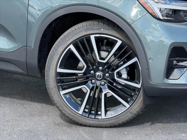 2026 Volvo XC40 Ultra, B5 AWD Gas (mild hybrid), Dark