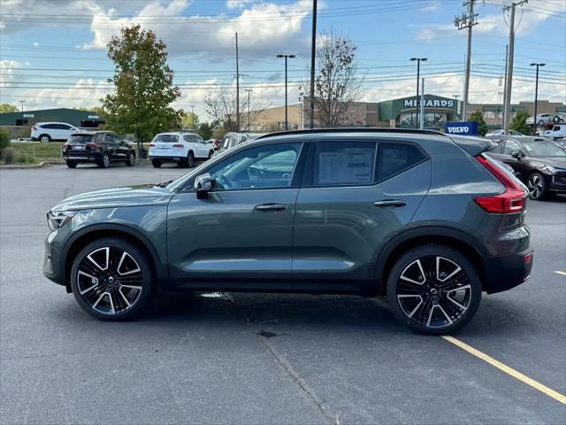 2026 Volvo XC40 Ultra, B5 AWD Gas (mild hybrid), Dark