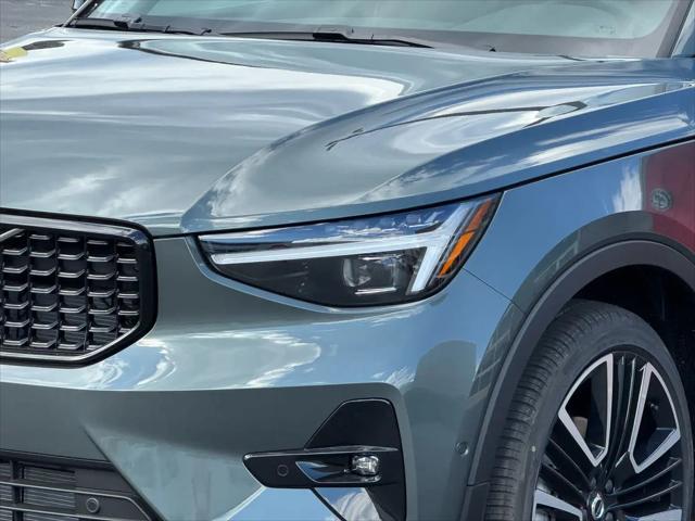 2026 Volvo XC40 Ultra, B5 AWD Gas (mild hybrid), Dark