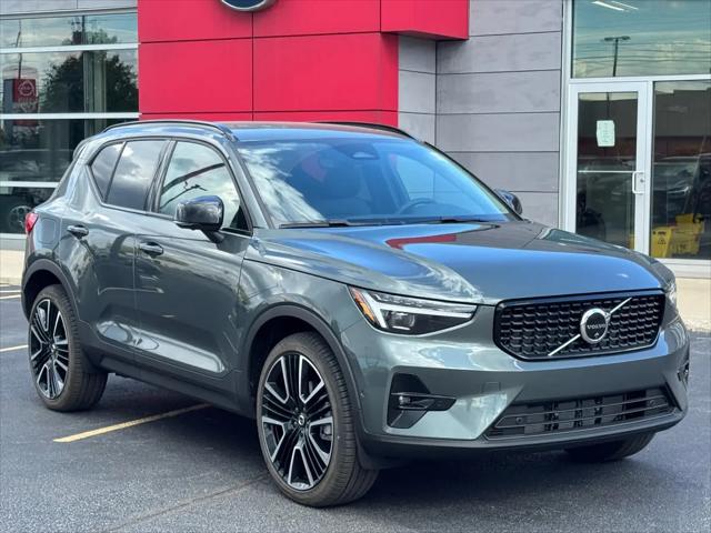 2026 Volvo XC40 Ultra, B5 AWD Gas (mild hybrid), Dark