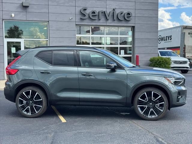 2026 Volvo XC40 Ultra, B5 AWD Gas (mild hybrid), Dark